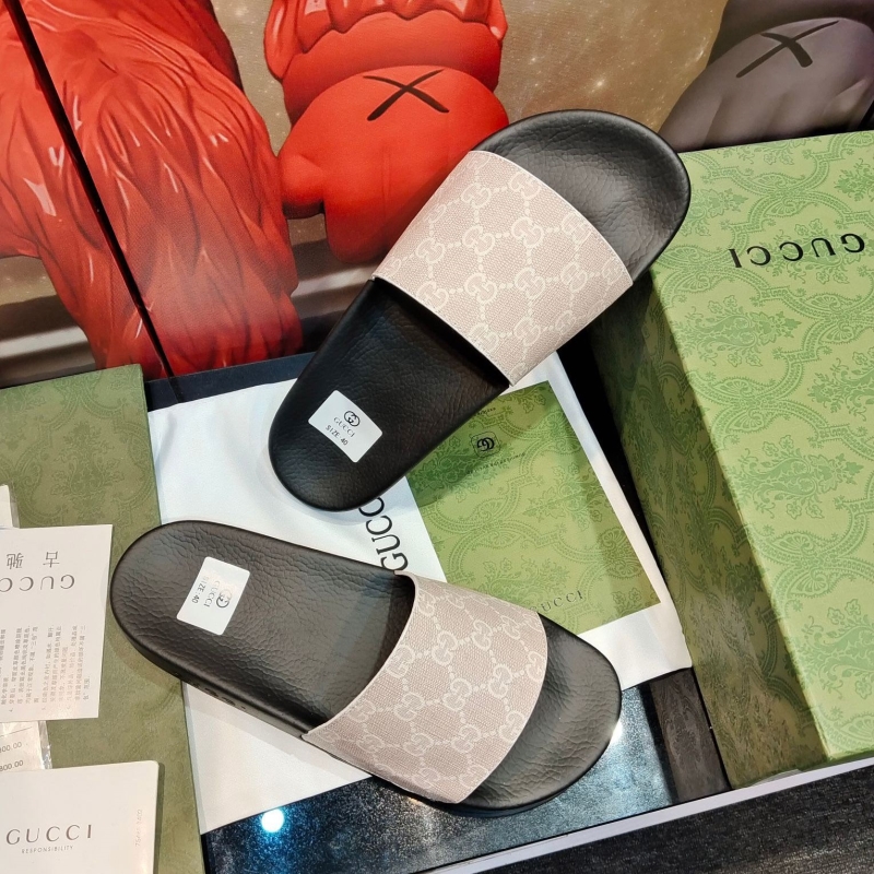 G*u*i slippers